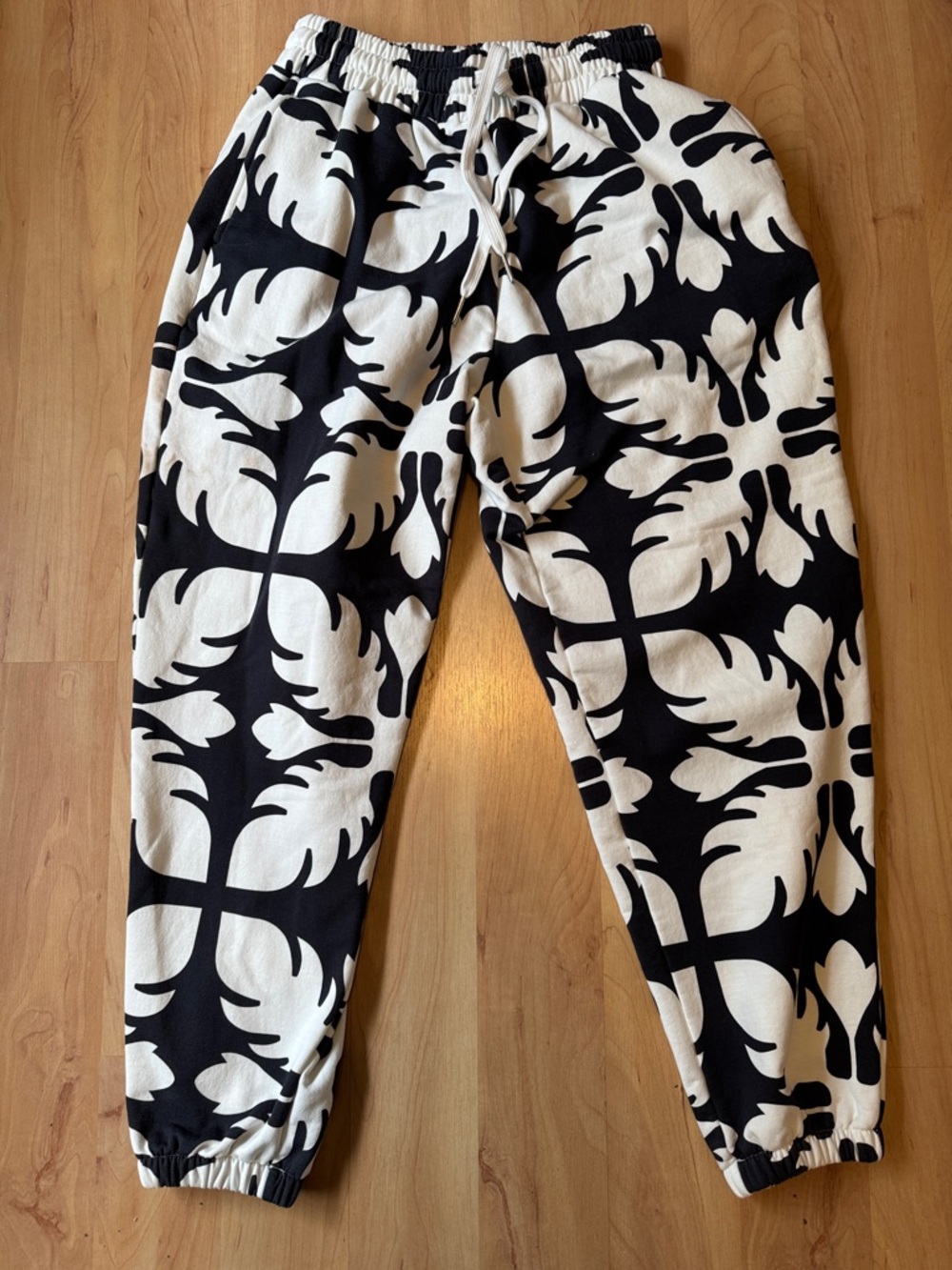 Nahr Black & White Leaf Print Jogger Pants